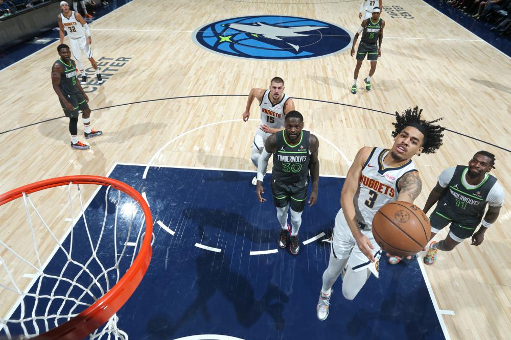 当他在场时 当他在场时